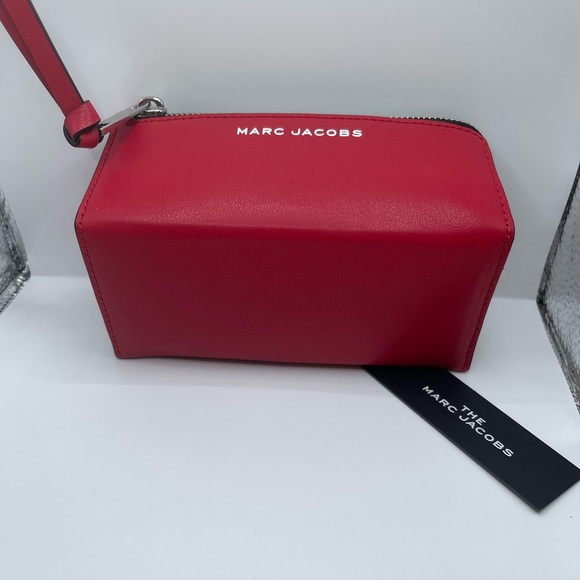 ❌❌❌ SOLD ❌❌❌ Marc Jacobs THE WEDGE Crossbody Phone Case True Red - Picture 3 of 6